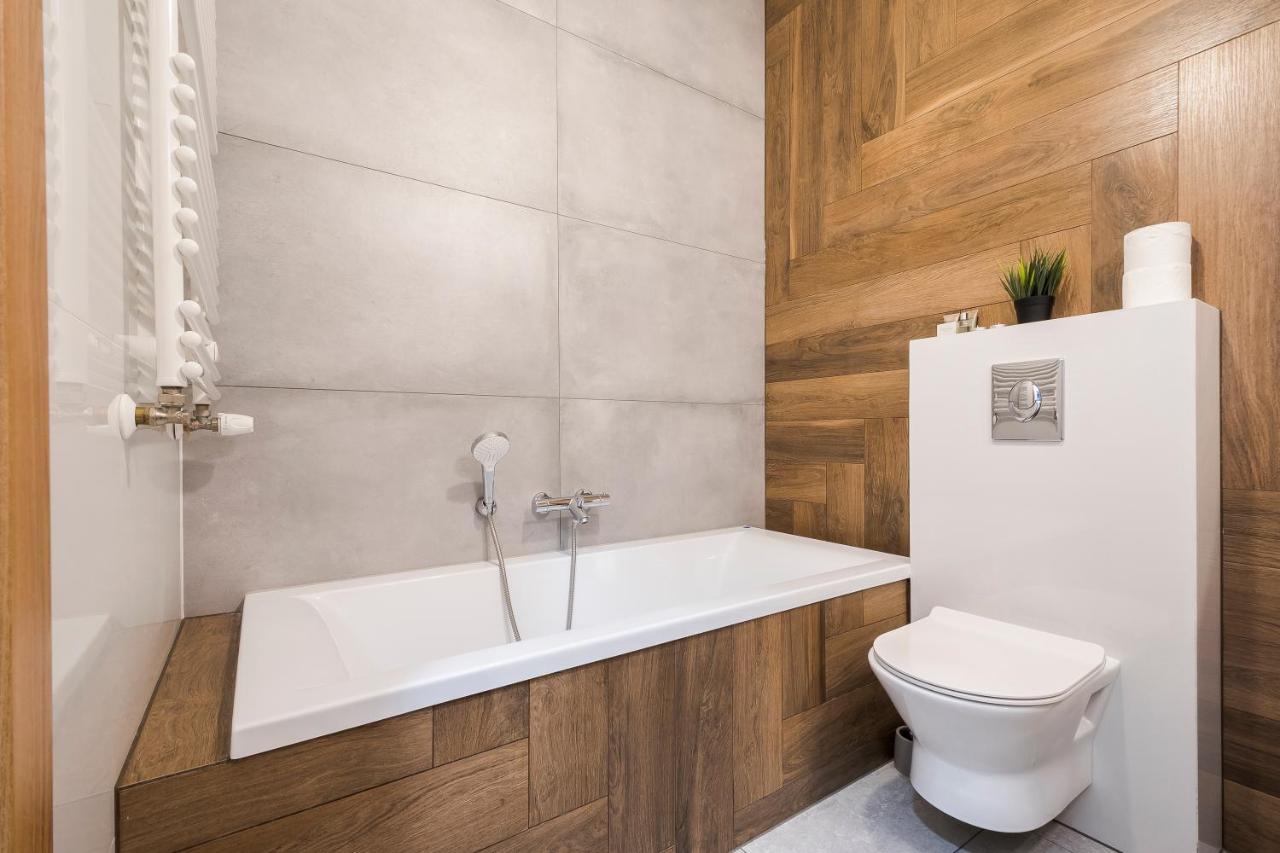 Apartament z ogródkiem i garażem Poznan Exterior foto
