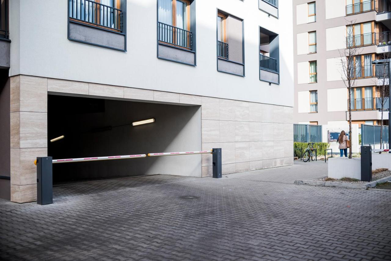 Apartament z ogródkiem i garażem Poznan Exterior foto