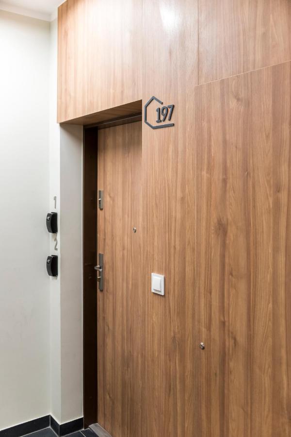 Apartament z ogródkiem i garażem Poznan Exterior foto