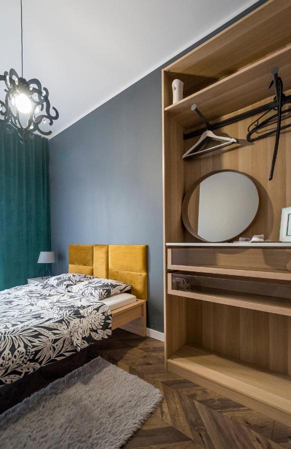 Apartament z ogródkiem i garażem Poznan Exterior foto