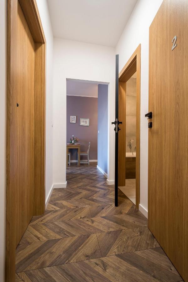 Apartament z ogródkiem i garażem Poznan Exterior foto