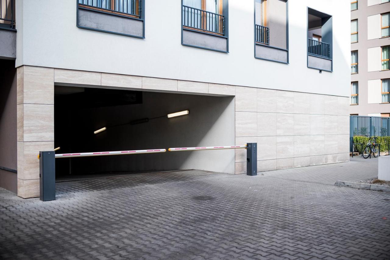 Apartament z ogródkiem i garażem Poznan Exterior foto