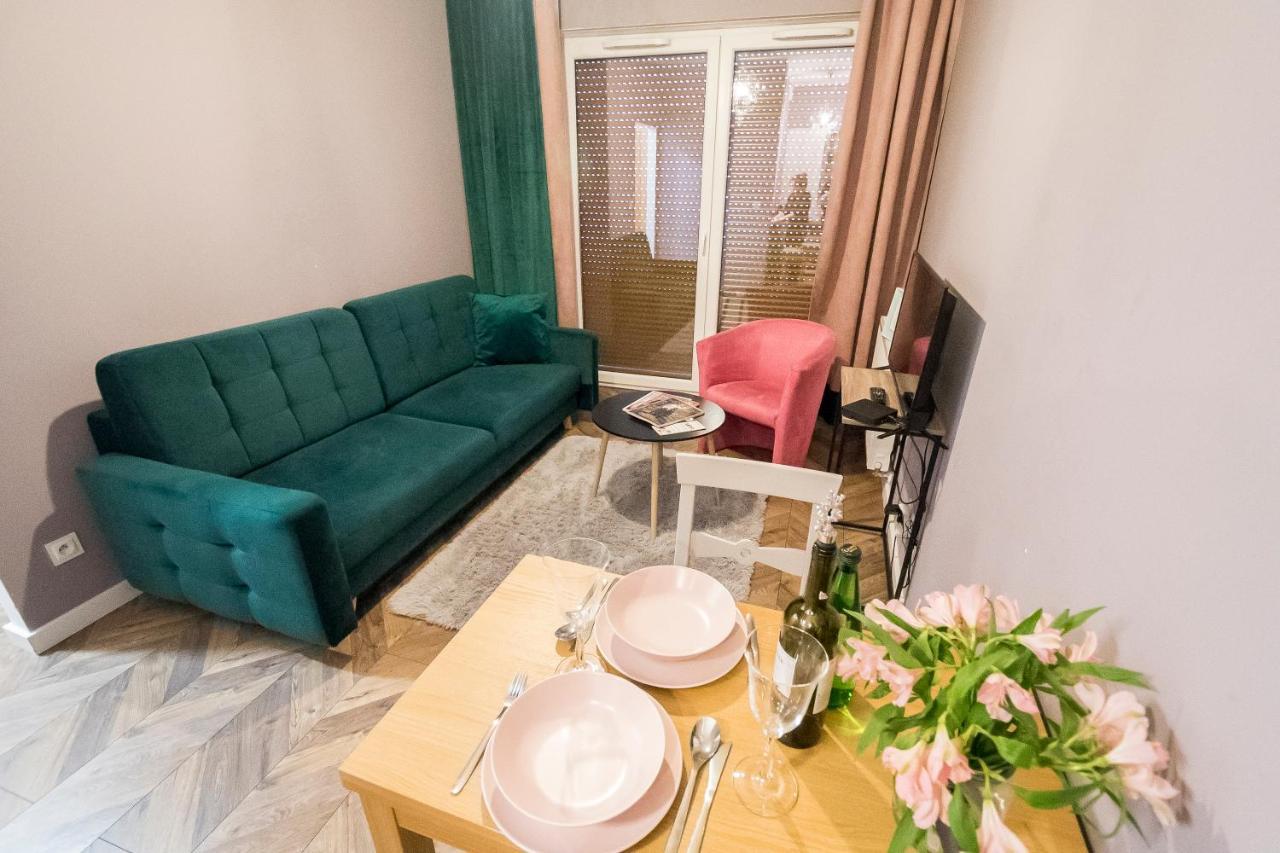 Apartament z ogródkiem i garażem Poznan Exterior foto