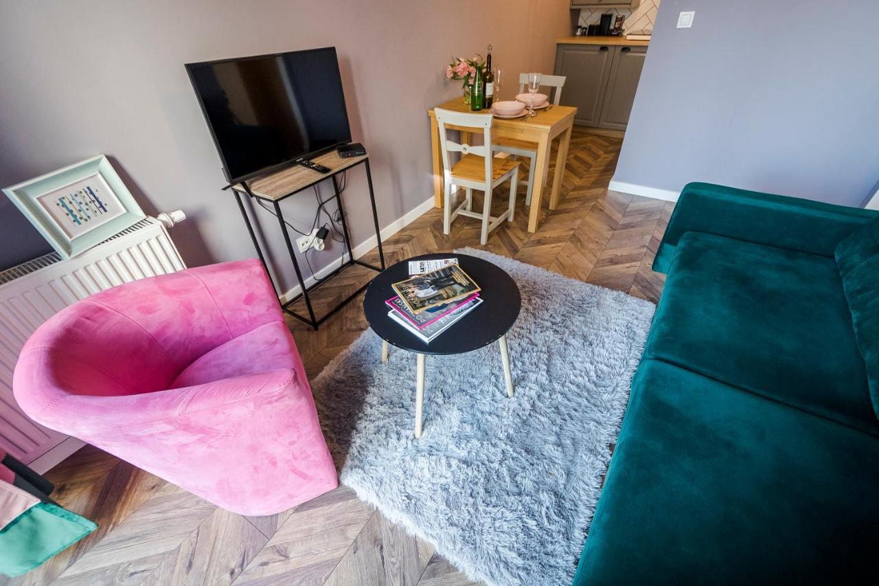 Apartament z ogródkiem i garażem Poznan Exterior foto