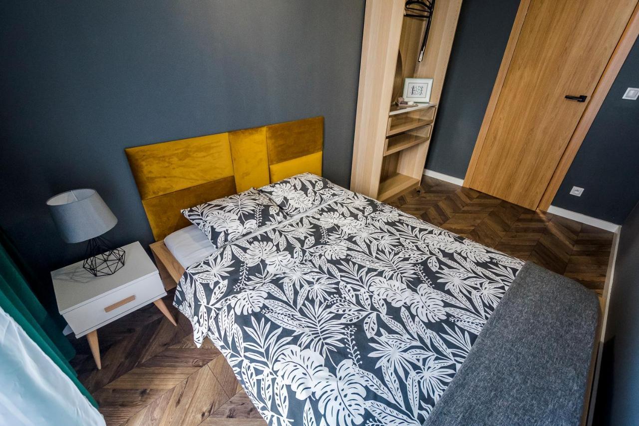 Apartament z ogródkiem i garażem Poznan Exterior foto