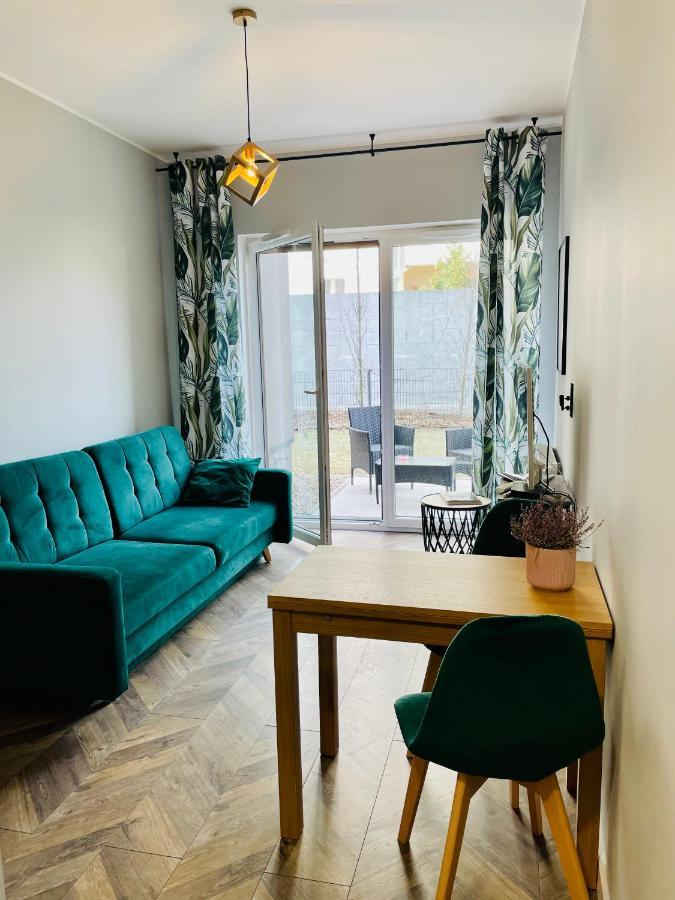 Apartament z ogródkiem i garażem Poznan Exterior foto